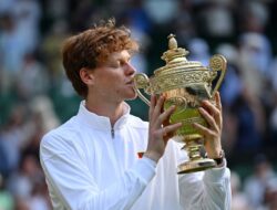 Jannik Sinner Lifts First Wimbledon Title After Beating Alcaraz