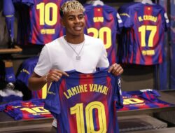 Lamine Yamal Gets Historic No. 10 Jersey at Barcelona