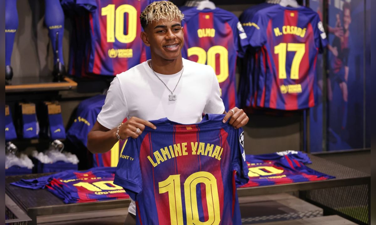 Lamine Yamal Gets Historic No. 10 Jersey at Barcelona